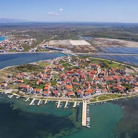 Luxury Lovre Seaside Heated Pool Sauna Villa