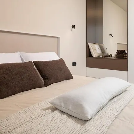 Luxury Lovre Seaside Heated Pool Sauna