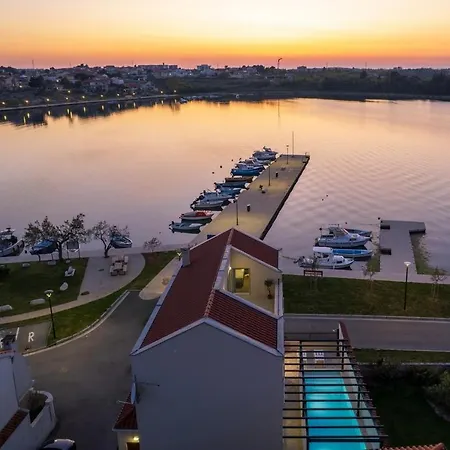 Luxury Lovre Seaside Heated Pool Sauna * Nin