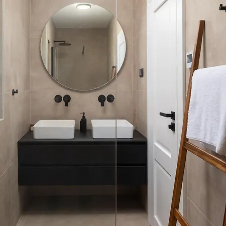 Luxury Lovre Seaside Heated Pool Sauna