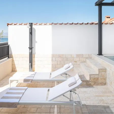 Luxury Lovre Seaside Heated Pool Sauna Villa