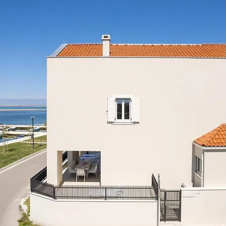 Luxury Lovre Seaside Heated Pool Sauna * Nin