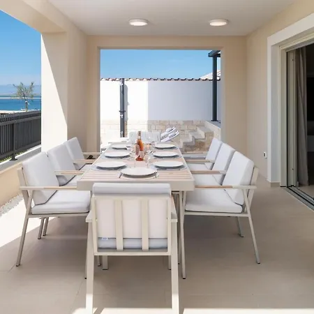 Luxury Lovre Seaside Heated Pool Sauna Villa