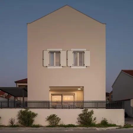 Luxury Lovre Seaside Heated Pool Sauna Villa *