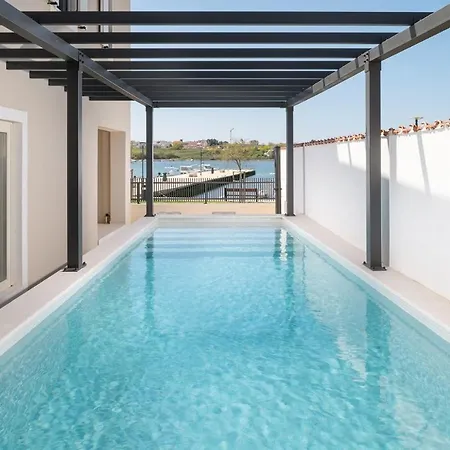 Luxury Lovre Seaside Heated Pool Sauna