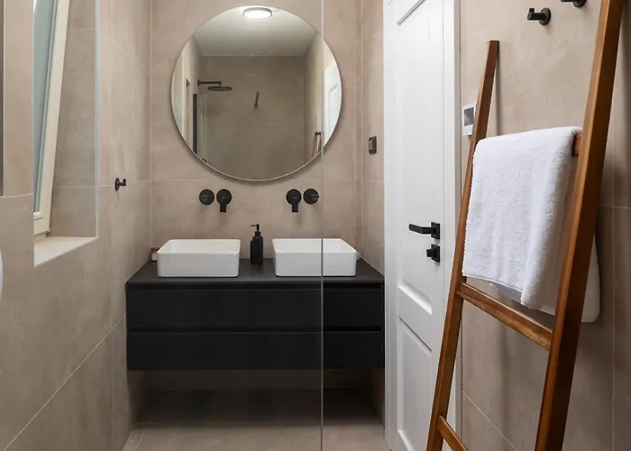 Luxury Lovre Seaside Heated Pool Sauna