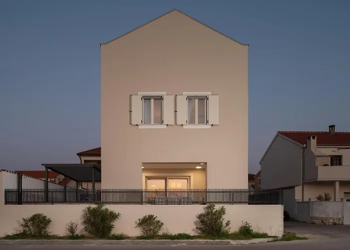 Luxury Lovre Seaside Heated Pool Sauna Villa *