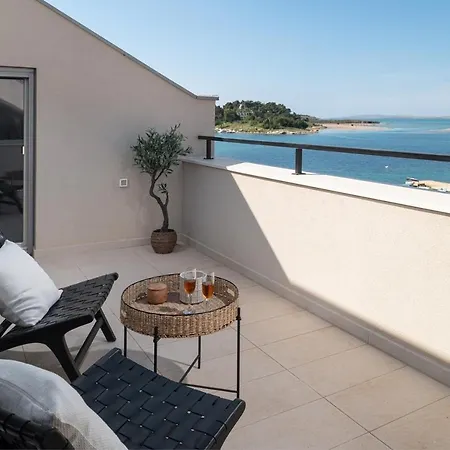 Luxury Lovre Seaside Heated Pool Sauna