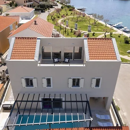 Luxury Lovre Seaside Heated Pool Sauna Villa