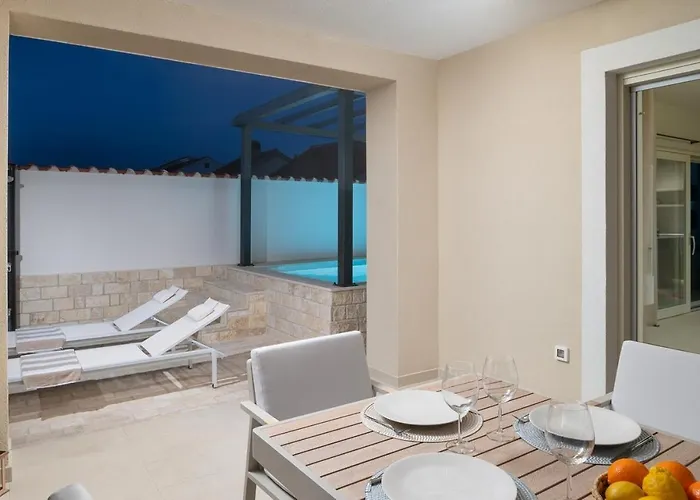 Luxury Lovre Seaside Heated Pool Sauna *