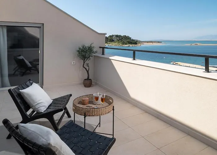 Luxury Lovre Seaside Heated Pool Sauna