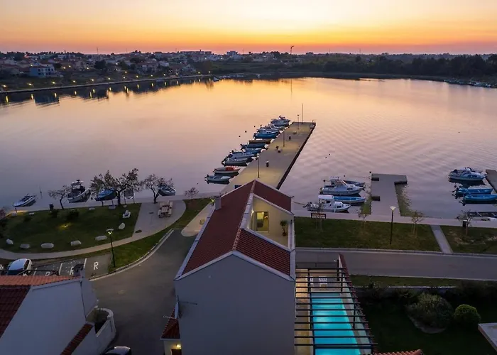 Luxury Lovre Seaside Heated Pool Sauna * 닌