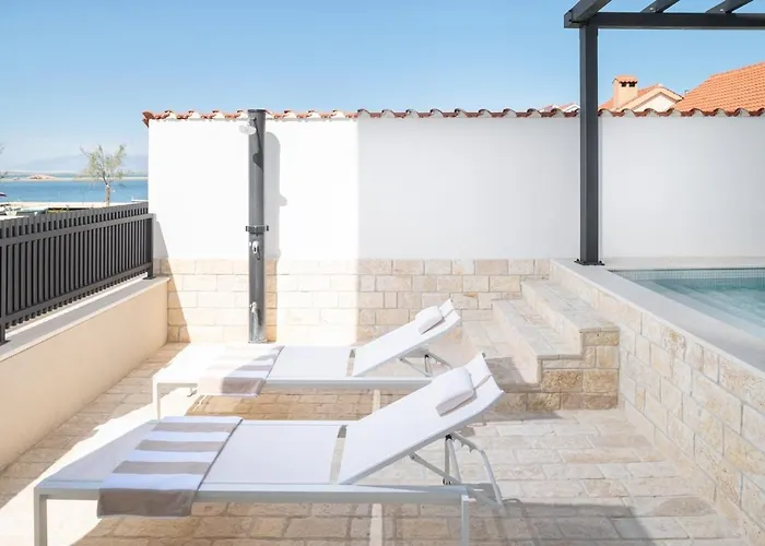 Luxury Lovre Seaside Heated Pool Sauna 빌라