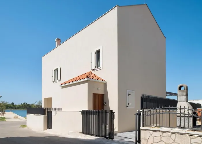 Luxury Lovre Seaside Heated Pool Sauna