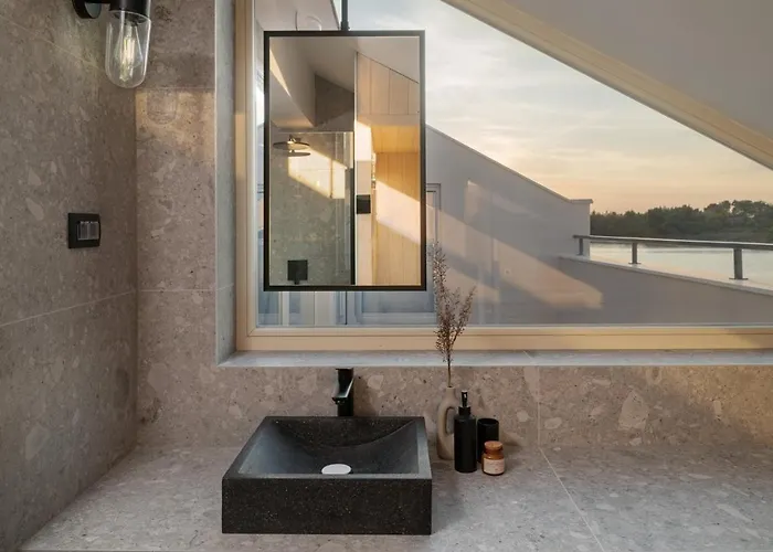 Luxury Lovre Seaside Heated Pool Sauna * 닌